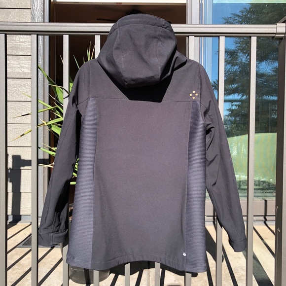 686 women’s snowboarding jacket size medium - Picture 5 of 9